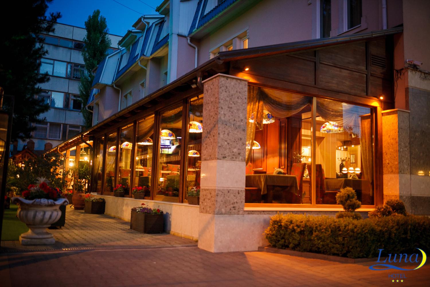 Luna Hotel Chisinau Exterior photo