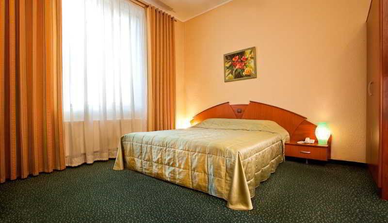 Luna Hotel Chisinau Exterior photo